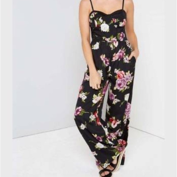 Band Of Gypsies Romper Jumpsuit Black Floral Print Sleeveless Built In Bra Sz S - Picture 1 of 9
